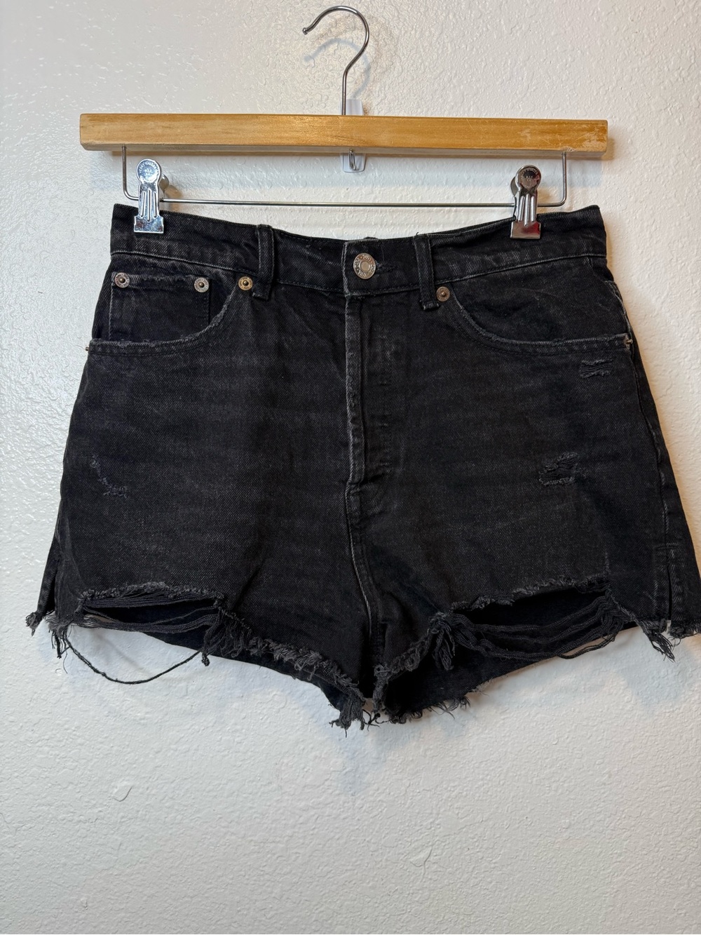 Zara Women’s Black Denim Distressed Cutoff High Waisted Shorts 5 Button Size 8